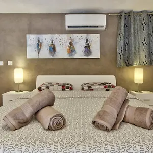 Apartment Spinola Court - Stunning Seaview & Penthouse On Spinola Bay By Shortletsmalta, Saint Julian's